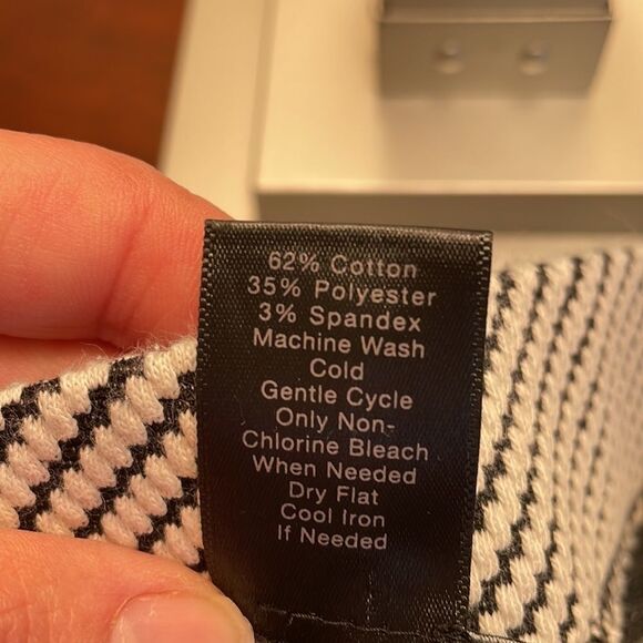 Ann Taylor Petit black and white zig zap woman’s skirt - Picture 8 of 8